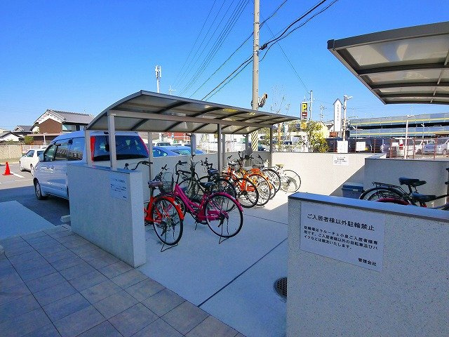 La Luce 小泉（ラ ルーチェ）のその他共用部分|出入りがしやすい自転車置き場が閉設されています