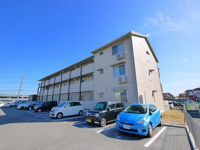 La Luce 小泉（ラ ルーチェ）の駐車場|駐車場があるので、車を買う予定の方も安心です