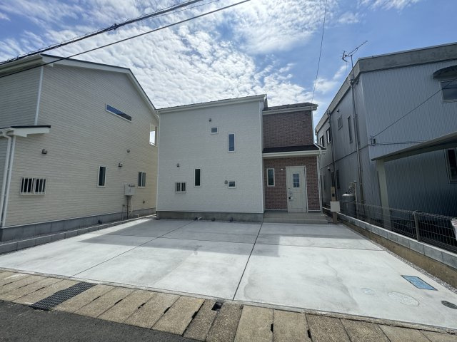 新築　高崎市緑町1期　Heartful　Town　1号棟の駐車場|現地写真　駐車スペースは建物北側に並列2台～3台分可能です！
