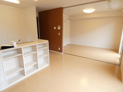 【居間・リビング】 | ミラカーサⅡ棟 | こちらのリビングで趣味の時間をお楽しみください