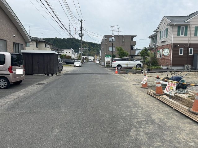 佐糠町東1丁目1号棟 新築一戸建ての前面道路含む現地写真