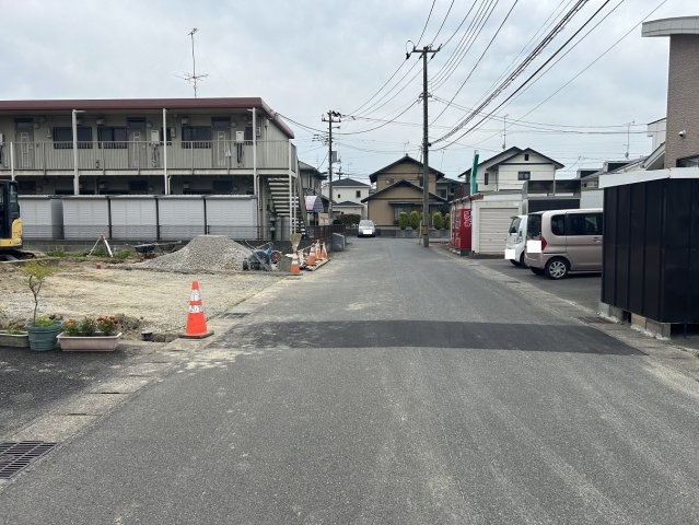 佐糠町東1丁目1号棟 新築一戸建ての前面道路含む現地写真