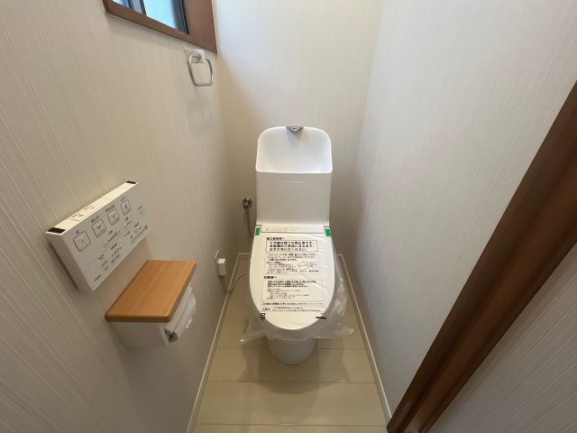飾磨区阿成戸建のトイレ