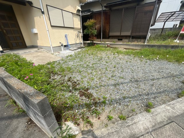 飾磨区阿成戸建の駐車場