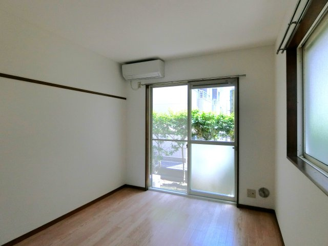 あすなろハイツの洋室