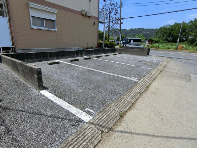 あすなろハイツの駐車場