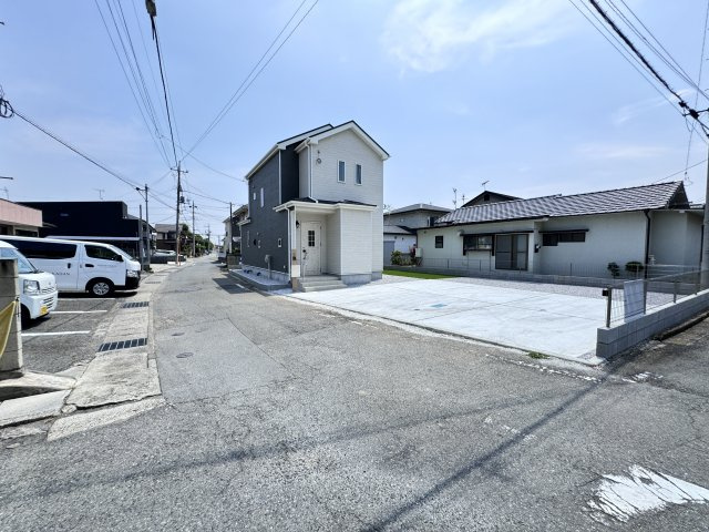 新築　高崎市貝沢町7期　Heartful　Town　1号棟の前面道路含む現地写真|現地写真　北側接道幅員約4.6ｍ　西側接道幅員約4ｍ