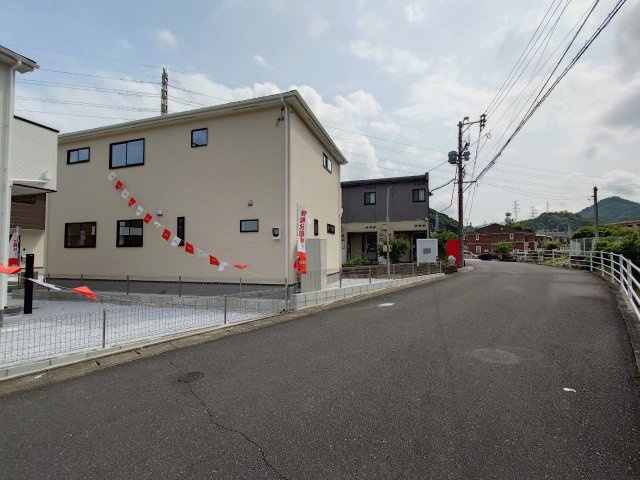 ケイアイ Fit－フィット－小倉南区高野3丁目1期　【小倉南区　新築戸建て】の前面道路含む現地写真|周辺はコーポや戸建てなど建ち並んでいます【小倉南区　新築戸建て】