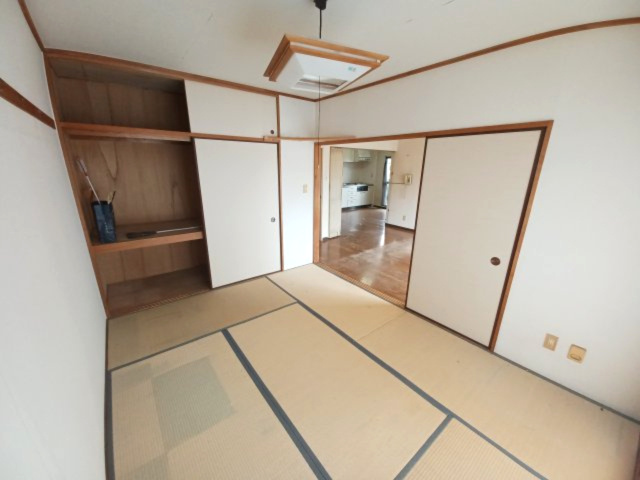 パークタウン五領第６団地 ５号棟（301号室）の和室|和室（６帖）収納スペース