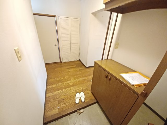 パークタウン五領第６団地 ５号棟（301号室）の玄関
