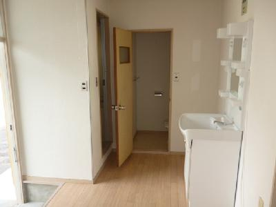 光永アパートの玄関|収納もある玄関です