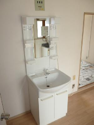 光永アパートの洗面所|広い洗面スペース