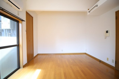 【居間・リビング】 | ルミエール‧アン | 別号室の写真になります。現況優先。