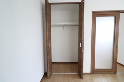 【収納】 | メゾンソレイユ美野島 | 別号室の写真になります。現況優先。