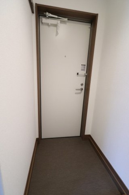 【玄関】 | メゾンソレイユ美野島 | 別号室の写真になります。現況優先。