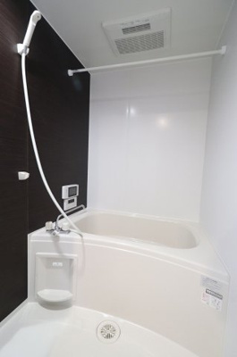 【浴室】 | メゾンソレイユ美野島 | 別号室の写真になります。現況優先。