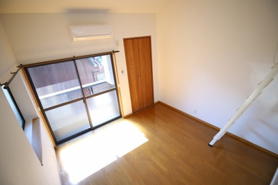 【居間・リビング】 | ドリームパレス別府 | 別号室の写真になります。現況優先。