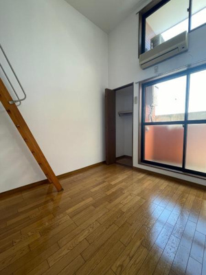 【居間・リビング】 | アゼリア箱崎B | 別号室の写真になります。現況優先。