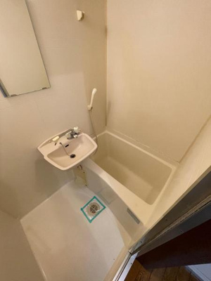 【洗面所】 | アゼリア箱崎B | 別号室の写真になります。現況優先。