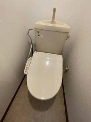 【トイレ】 | アゼリア箱崎B | 別号室の写真になります。現況優先。