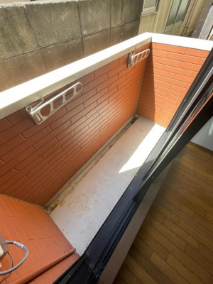 【バルコニー】 | アゼリア箱崎B | 別号室の写真になります。現況優先。