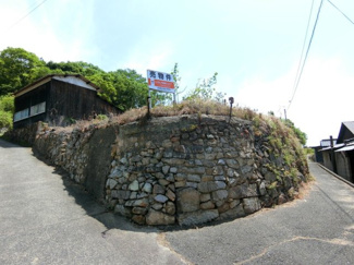 【外観】 | 土地　玉島黒崎　全1区画　62.99坪 | 現地外観写真。南面と西面は石垣になっています。南西側より撮影しています。