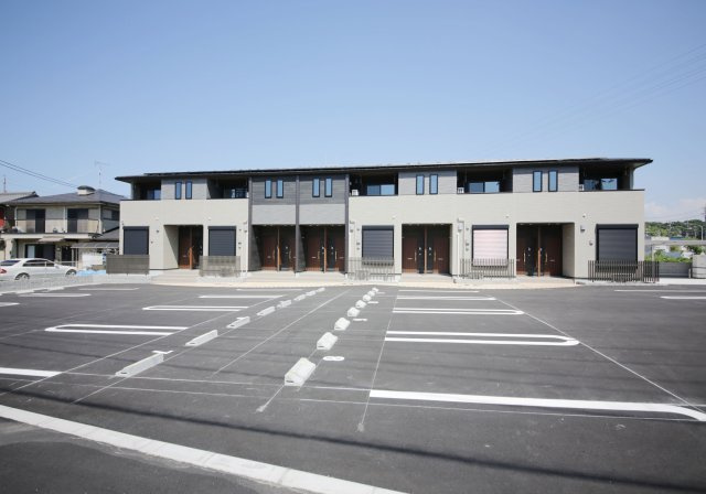 ルーセント・Ｓの駐車場