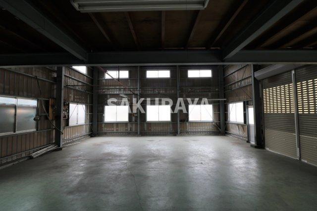 葉鹿町貸倉庫SMの内装