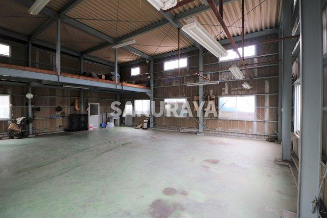 葉鹿町貸倉庫SMの内装