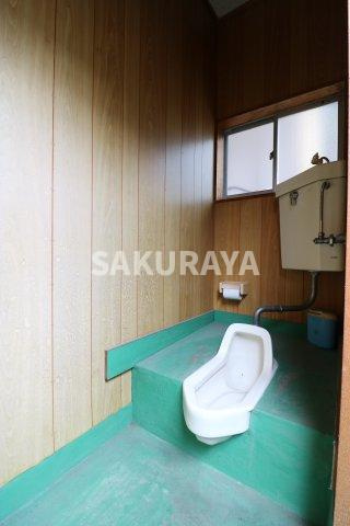 葉鹿町貸倉庫SMの内装