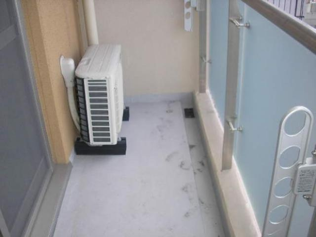 【バルコニー】 | アスティナ弁天町 | 外からの目が気にならないバルコニーで洗濯物が干せます