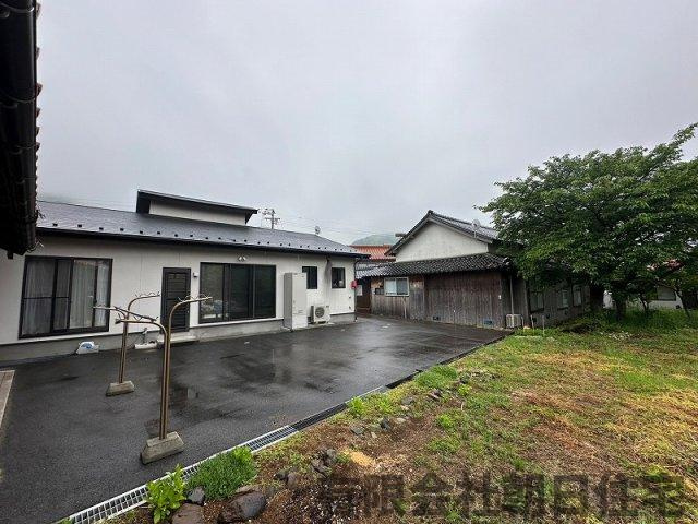 【その他】 | 美保関町千酌中古戸建★千酌海水砂浜まで徒歩約2分★ | 離れから見た物件外観です