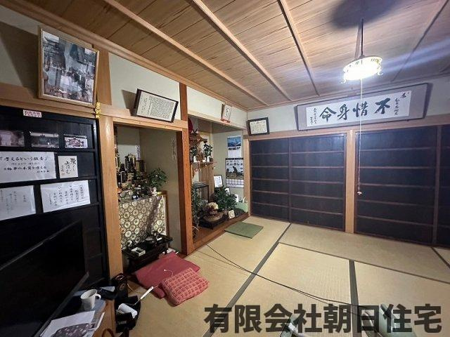 【和室】 | 美保関町千酌中古戸建★千酌海水砂浜まで徒歩約2分★ | 昔の母屋の建具を活かし、趣のある空間になりました