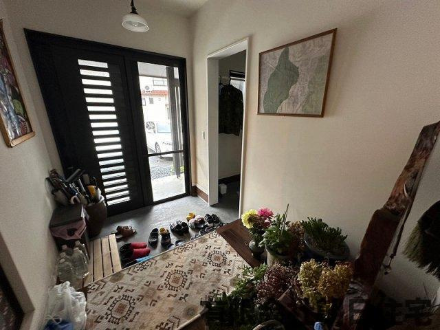 【玄関】 | 美保関町千酌中古戸建★千酌海水砂浜まで徒歩約2分★ | 広々とした玄関です