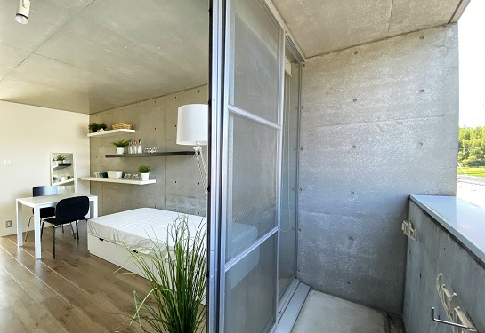 D-COURTの居間・リビング|室内とベランダ