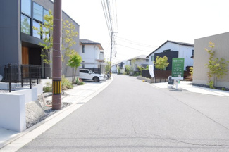 【前面道路含む現地写真】