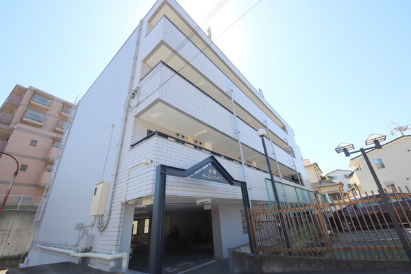 生駒イーストハイツの外観