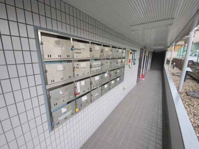 生駒イーストハイツのエントランス