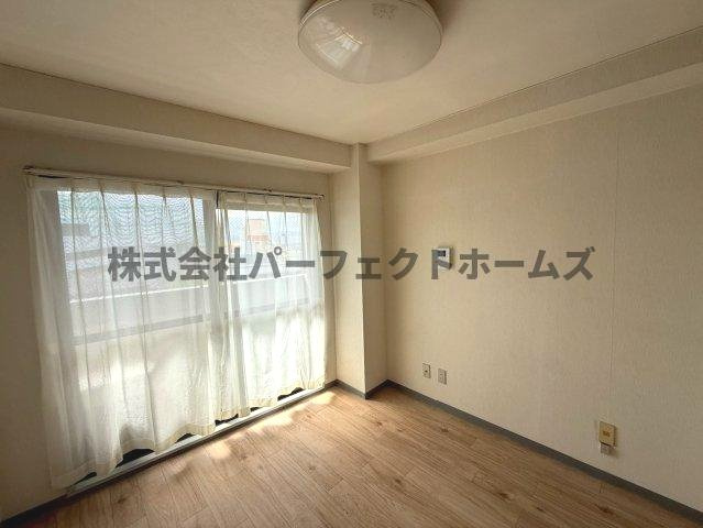 サンライズ枚方の居間・リビング|こちらの居間で趣味の時間をお楽しみください