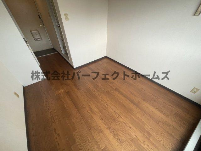 サンライズ枚方の洋室|落ち着いた色調の洋室です