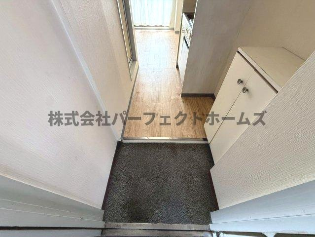 サンライズ枚方の玄関|収納もある玄関です
