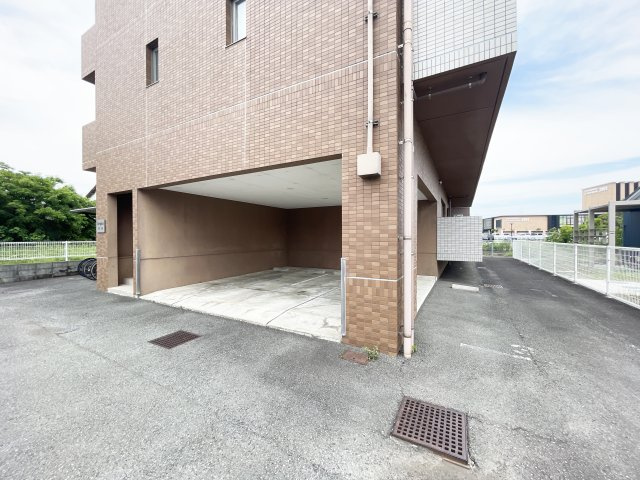 ブライト川内の駐車場