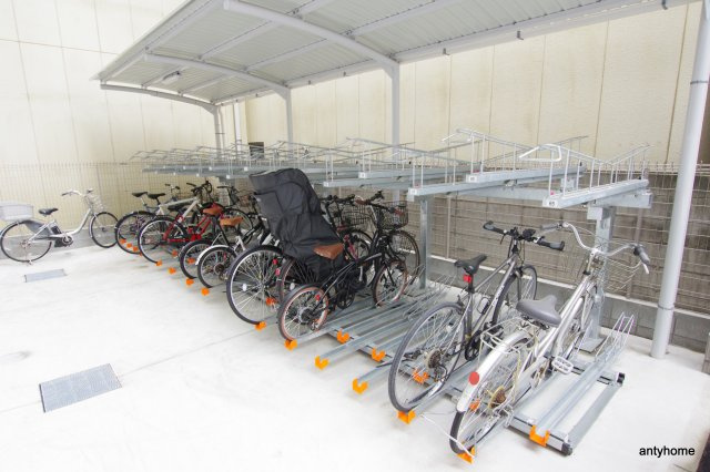 ブルフォルトゥーナ扇町　仲介手数料無料の駐車場