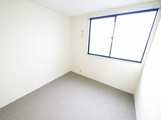 レオパレスヴィラージュＢの洋室|広々とした洋室です