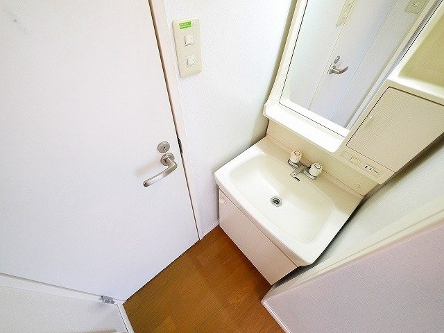 レオパレスヴィラージュＢの洗面所|使いやすい洗面所です