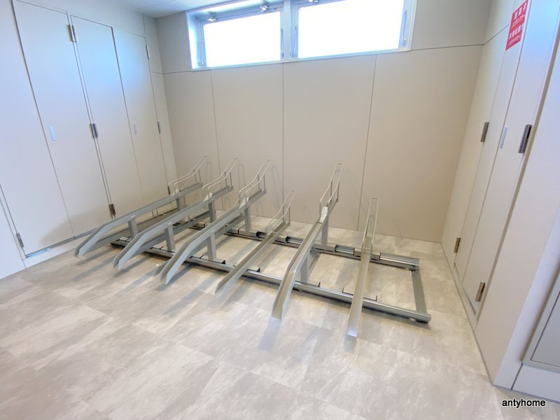 アヴェニール中崎　仲介手数料無料の駐車場