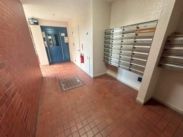東洋マンション東町のエントランス