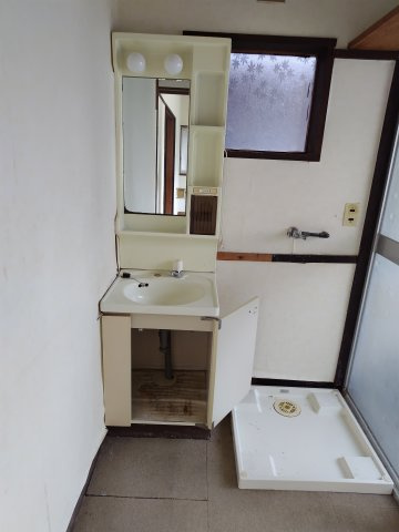 ６３３３１　岐阜市三田洞東中古戸建ての洗面所