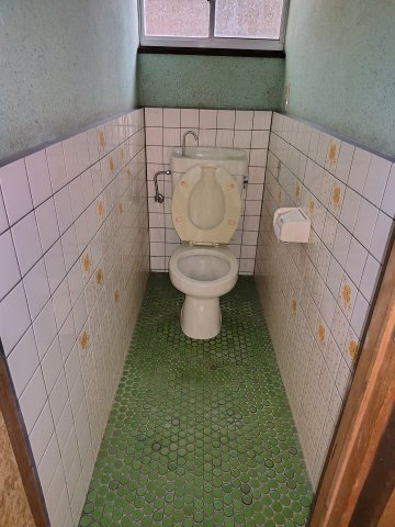 ６３３３１　岐阜市三田洞東中古戸建てのトイレ