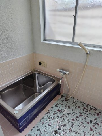 ６３３３１　岐阜市三田洞東中古戸建ての浴室